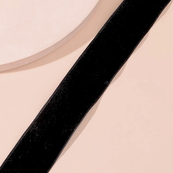 ⚜️[𝟯/$𝟮𝟴]⚜️NEW Thick Black Velvet Simple Choker - Picture 6 of 13